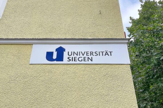 Bild der Universität Siegen, symbolisiert Hochschulzuflüsse und steigende Bildungsinvestitionen in NRW.
