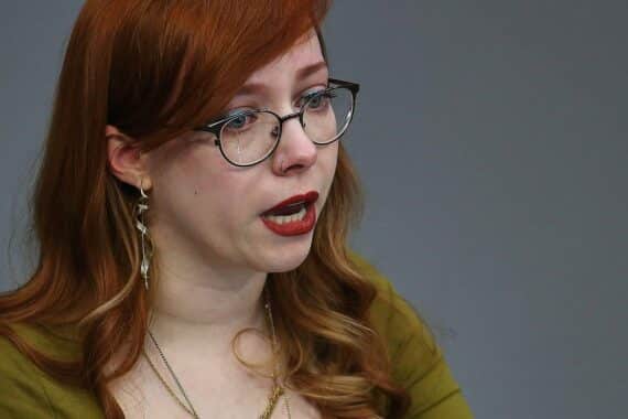 Emotionale Rede von Kathrin Gebel im Bundestag über sexualisierten Missbrauch und persönliche Erfahrungen.