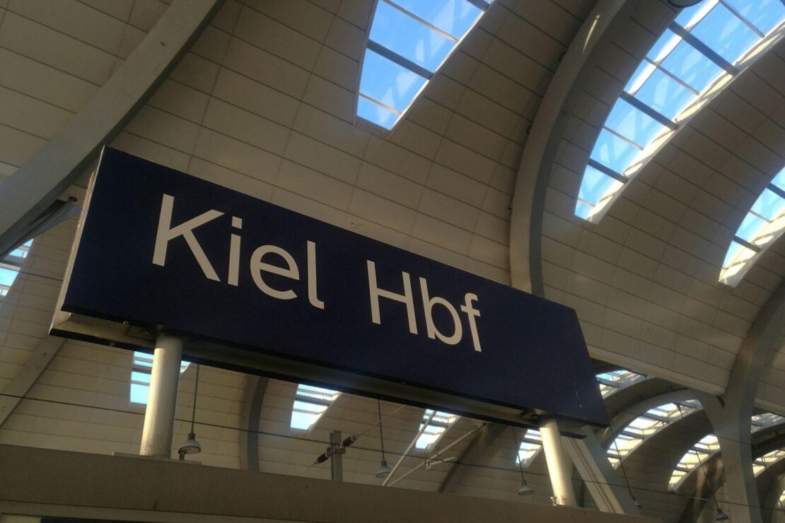 Mann mit zwei Haftbefehlen in Kieler Hauptbahnhof festgenommen