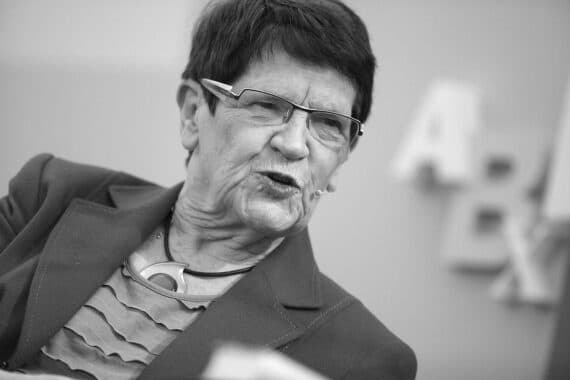 Trauerstaatsakt für Rita Süßmuth: Spitzenpolitiker und Ehrengäste im Bundestag versammelt.