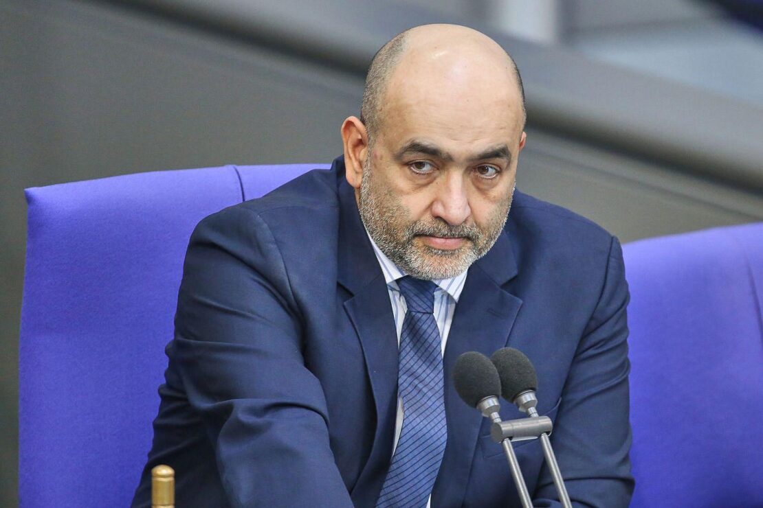 Nouripour will mehr "Beinfreiheit" für Grünen-Spitze