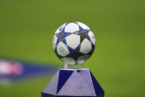 Aydan Özoguz kritisiert FIFA-Vorstoß: Russischen Teams den Zugang zum Fußball verwehren.