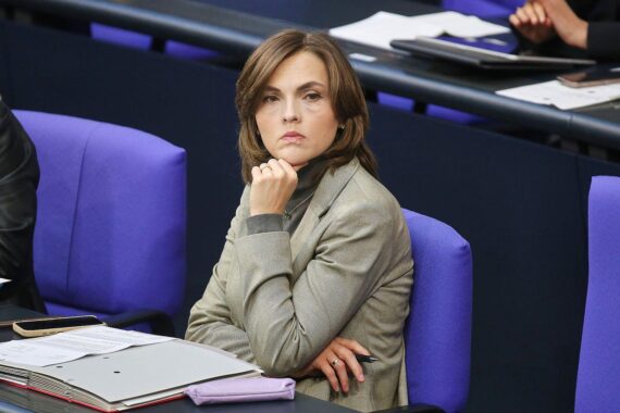 Elisabeth Kaiser diskutiert Erbschaftsungleichheit zwischen Ost- und Westdeutschland.