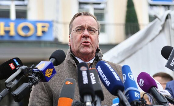 Boris Pistorius spricht über die stagnierende Ukraine-Front und Russlands bedrohliche Angriffe auf Zivilisten.