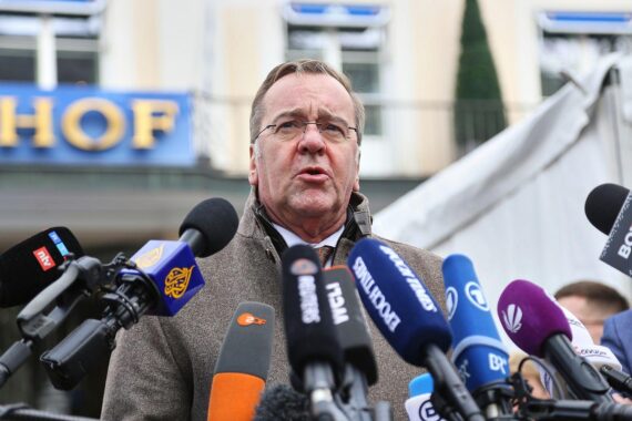 Boris Pistorius spricht über die stagnierende Ukraine-Front und Russlands bedrohliche Angriffe auf Zivilisten.