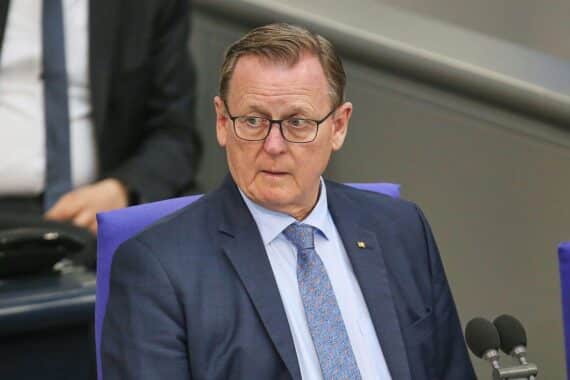 Bodo Ramelow verteidigt die Linke nach Abstimmung mit AfD im Thüringer Landtag.