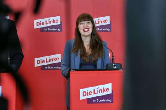 Heidi Reichinnek kritisiert CDU-Vorschläge zu Sozialreformen und plädiert für soziale Gerechtigkeit.