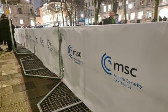 Münchner Sicherheitskonferenz: Politiker diskutieren über transatlantische Beziehungen und globale Zusammenarbeit.