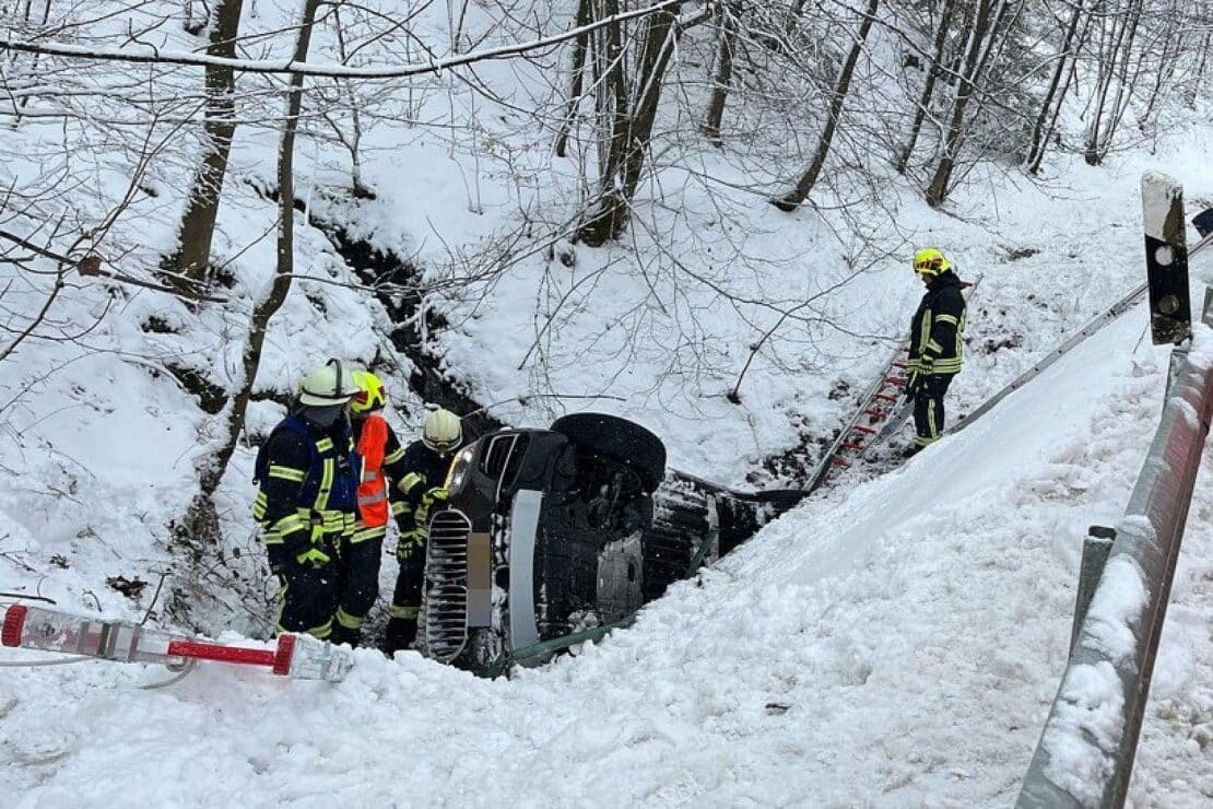 Schwerer Unfall nach Schneefall im Kreis Siegen-Wittgenstein