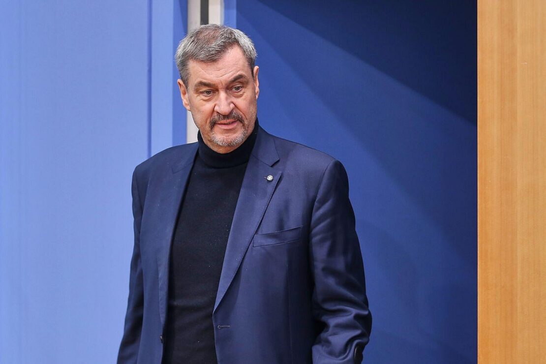 Söder übergibt Förderbescheid für Mondkontrollzentrum