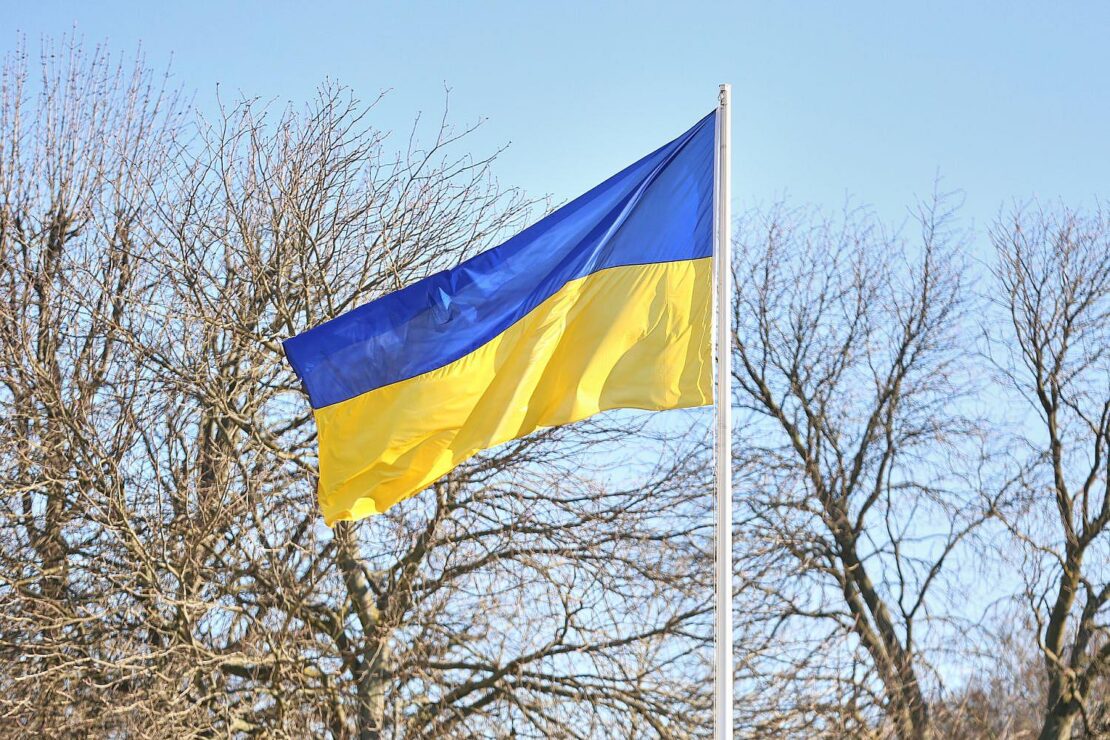 Solidaritäts-Flaggen für Ukraine schon am 23. Februar