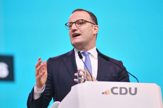 Jens Spahn auf dem CDU-Bundesparteitag, betont Erfolge und neuen Kurs der Regierung.