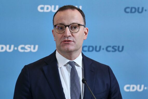 Jens Spahn äußert Kritik zur AfD und Donald Trumps Äußerungen in einem Interview.