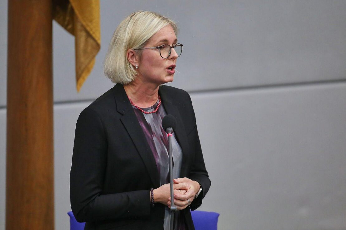 Sportstaatsministerin spricht sich gegen Boykott der Fußball-WM aus