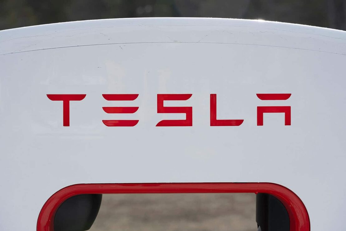 Tesla (TSLA) am 13.03.2026: Stabil bei 340,83 €