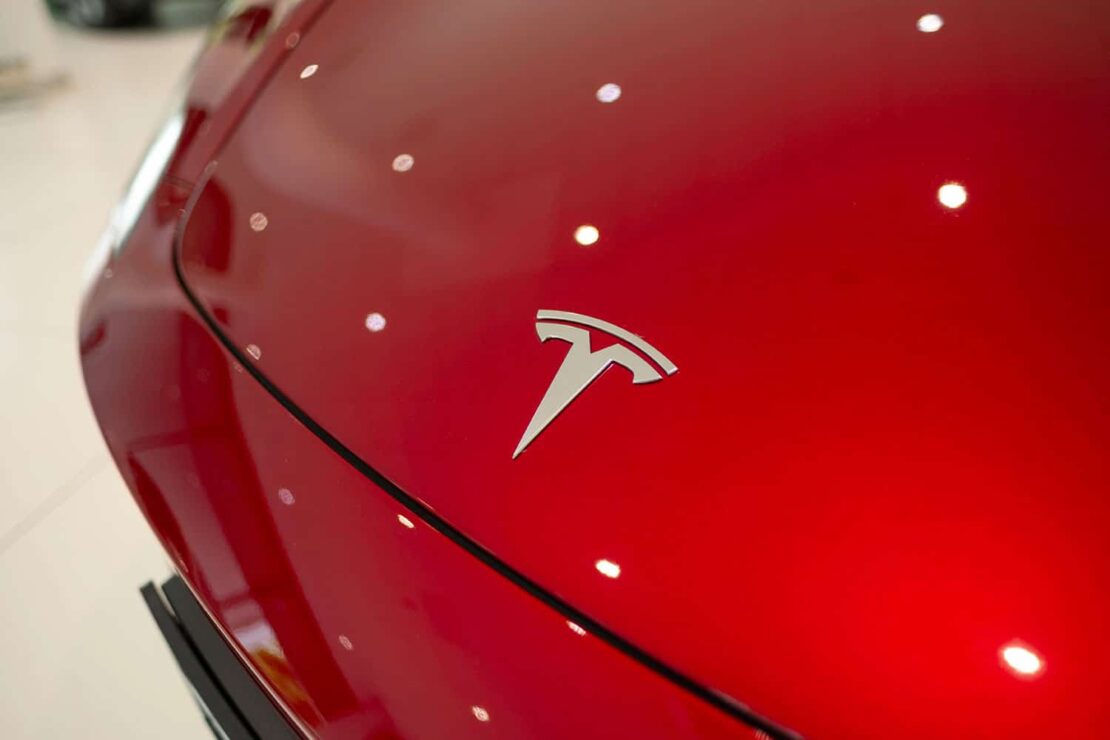 Tesla (TSLA) am 20.02.2026: Preis bleibt stabil bei 349,98 €