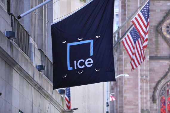 US-Börsen stark im Minus, KI-Angst verursacht Verkaufsdruck, besonders bei IBM-Aktie.