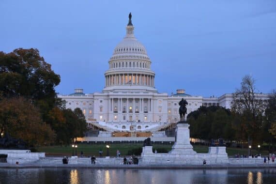 Kapitol in Washington, D.C. – Symbol für aktuelle politische Entscheidungen und Herausforderungen.