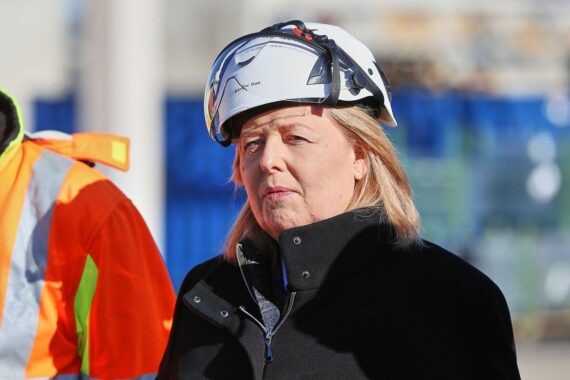 Bärbel Bas diskutiert Tariftreuegesetz; Kritik an Bürokratie und Auswirkungen auf mittelständische Unternehmen.