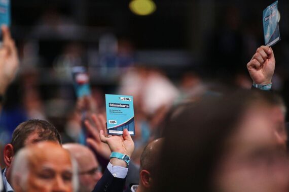 CDU-Parteitag: Abstimmung, Politiker, Niedersachsen, Vorsitzende, Vertrauen, Zukunft, Zusammenarbeit, Parteienteam.