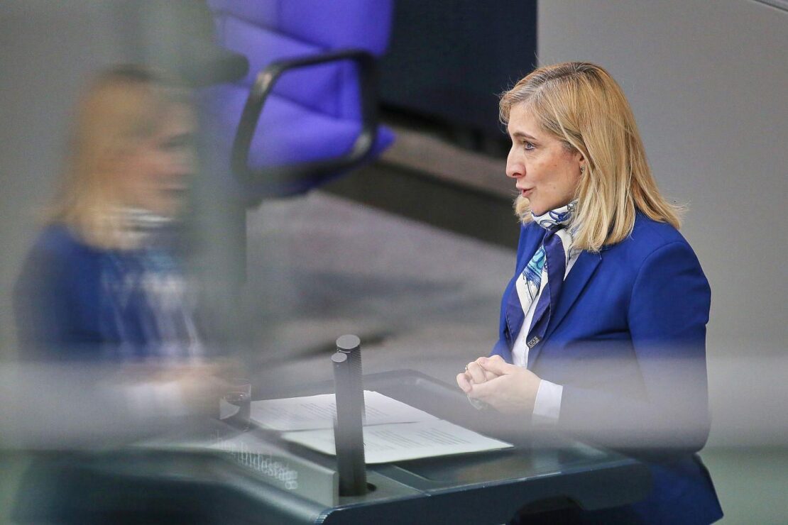 Warken will mehr Geld für Pflegeheime