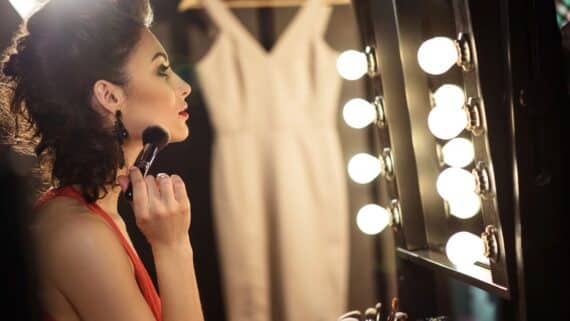 Wenn Augenblicke glänzen – Make-up zwischen Statement und Leichtigkeit