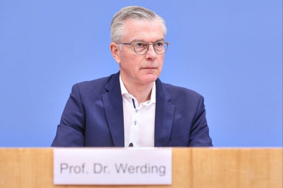Martin Werding kritisiert das Tariftreuegesetz als bürokratisch und ineffektiv für Tarifbindung.