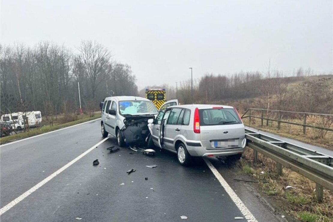 Zwei Schwerverletzte nach Unfall durch Sekundenschlaf in Heiligenhaus