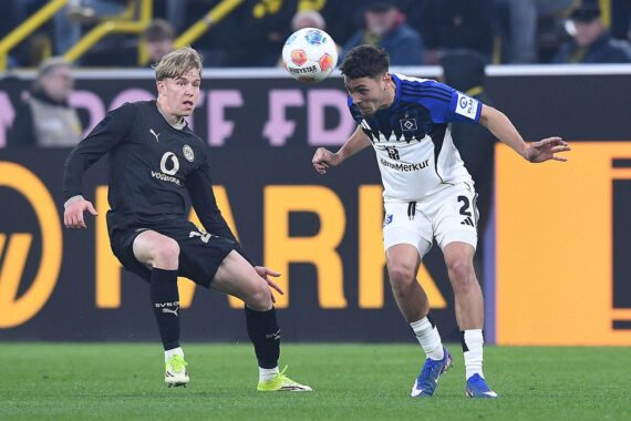 Dortmund-Spieler jubeln nach dem dramatischen 3:2-Sieg gegen den HSV in der Bundesliga.