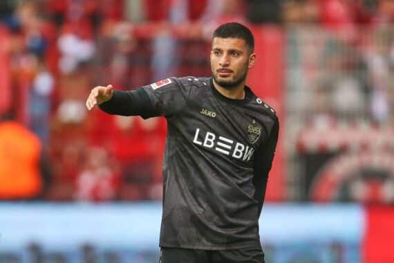 VfB Stuttgart feiert Dominanz mit 5:2-Sieg über FC Augsburg im Bundesliga-Spiel.