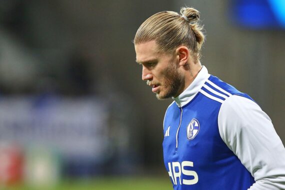 Torhüter Karius pariert stark, während Darmstadt und Schalke 1:1 unentschieden spielen.