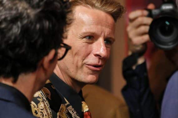 Alexander Scheer spricht offen über ADHS, Drogenkonsum und persönliche Erfahrungen in Karriere und Leben.