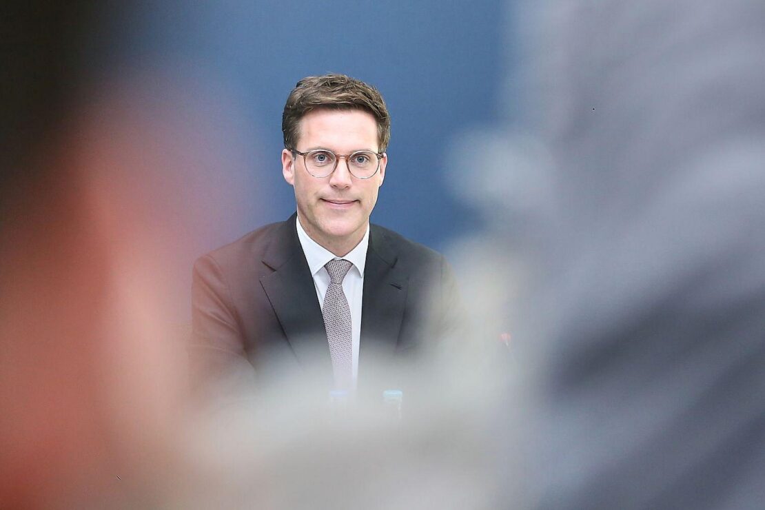 Alice Schwarzer erteilt Manuel Hagel Absolution – "kein Sexismus"