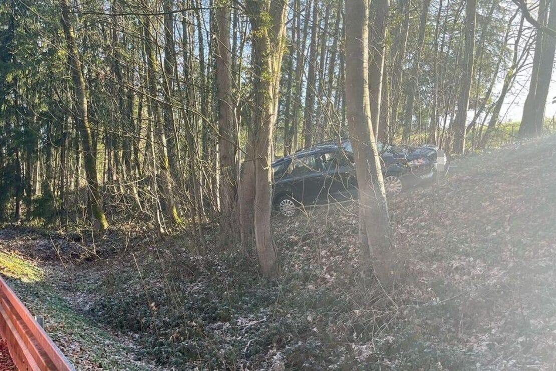 Autofahrerin nach Baumunfall in Billerbeck verletzt