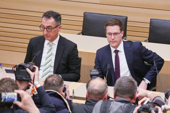 Cem Özdemir und Manuel Hagel diskutieren über die Koalition nach knappen Wahlen in Baden-Württemberg.