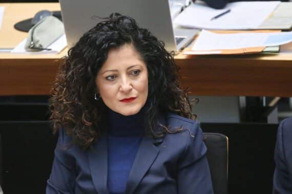 Cansel Kiziltepe kritisiert die Umgestaltung des Bürgergelds zur Grundsicherung in Berlin.