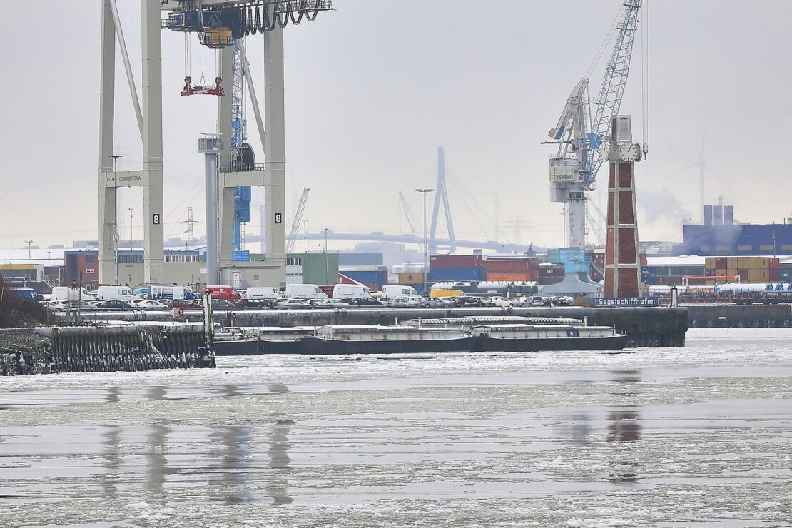 Blindgänger im Harburger Hafen gesprengt