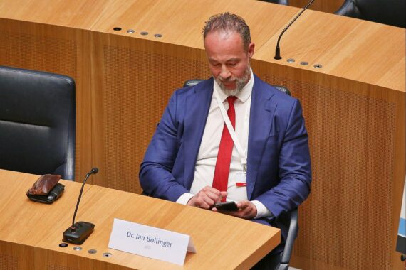 Jan Bollinger, Absetzung als AfD-Fraktionsvorsitzender, Stimmungsschwankungen innerhalb der Partei, Wahlkampf.