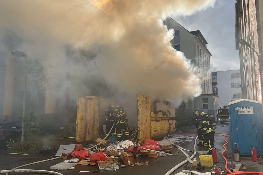 Brand in Müllcontainer auf Klinikgelände in Dortmund