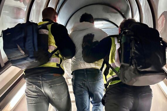 Abschiebung, Bundespolizei, Migranten, Flughäfen, Rückführungen, Maßnahmen, Handyortung, Sicherheit, Migration, Politik.