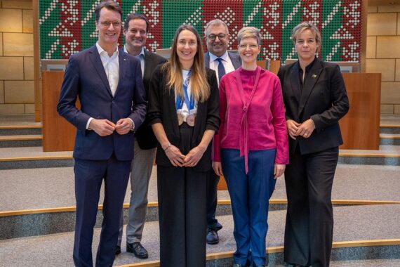 CDU und Grüne präsentieren ihre Olympia-Bewerbung in NRW mit Bürgerbeteiligung und Sportstätten-Konzept.