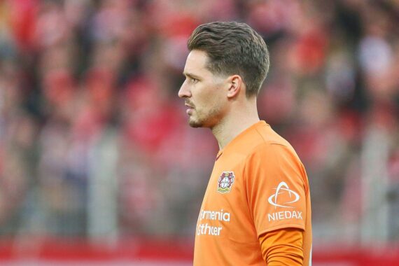 Arsenal jubelt nach 2:0-Sieg gegen Leverkusen, sichert sich Champions-League-Viertelfinale.