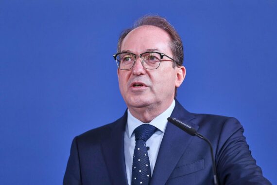 Alexander Dobrindt spricht über Rückführungen syrischer Flüchtlinge und geplanten Besuch des Präsidenten.