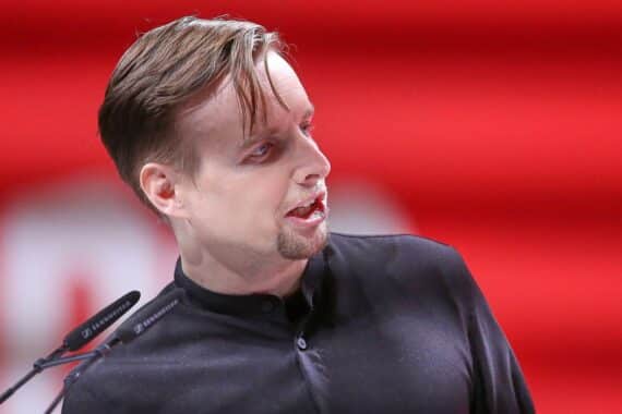 Janis Ehling kritisiert Antizionismus-Beschluss der Linken, fordert Dialog und Austausch.