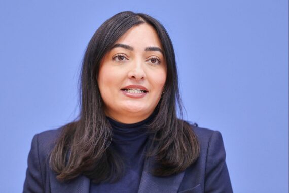 Reem Alabali Radovan spricht zur Deeskalation im Nahen Osten und humanitären Verantwortung Europas.