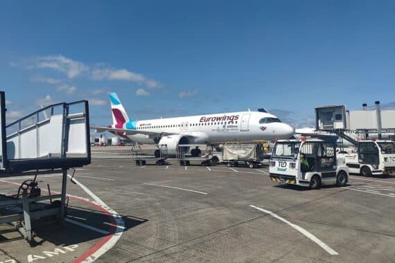 Piloten von Eurowings drohen mit Streik während der Osterferien, 94% Zustimmung bei Urabstimmung.