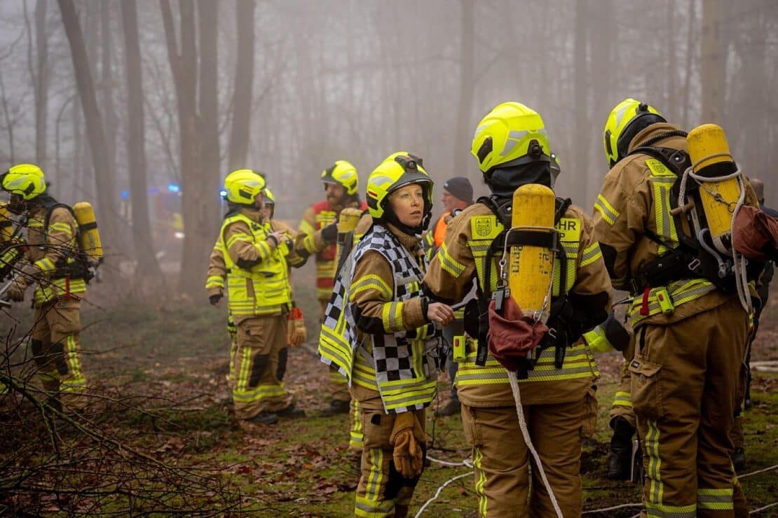 Feuerwehr übt Menschenrettung unter Nullsicht in Wildeshausen