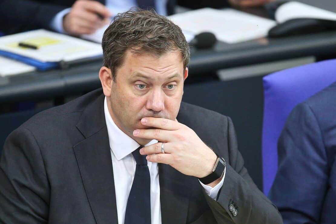 Finanzminister Klingbeil lässt Erhöhung der Mehrwertsteuer offen