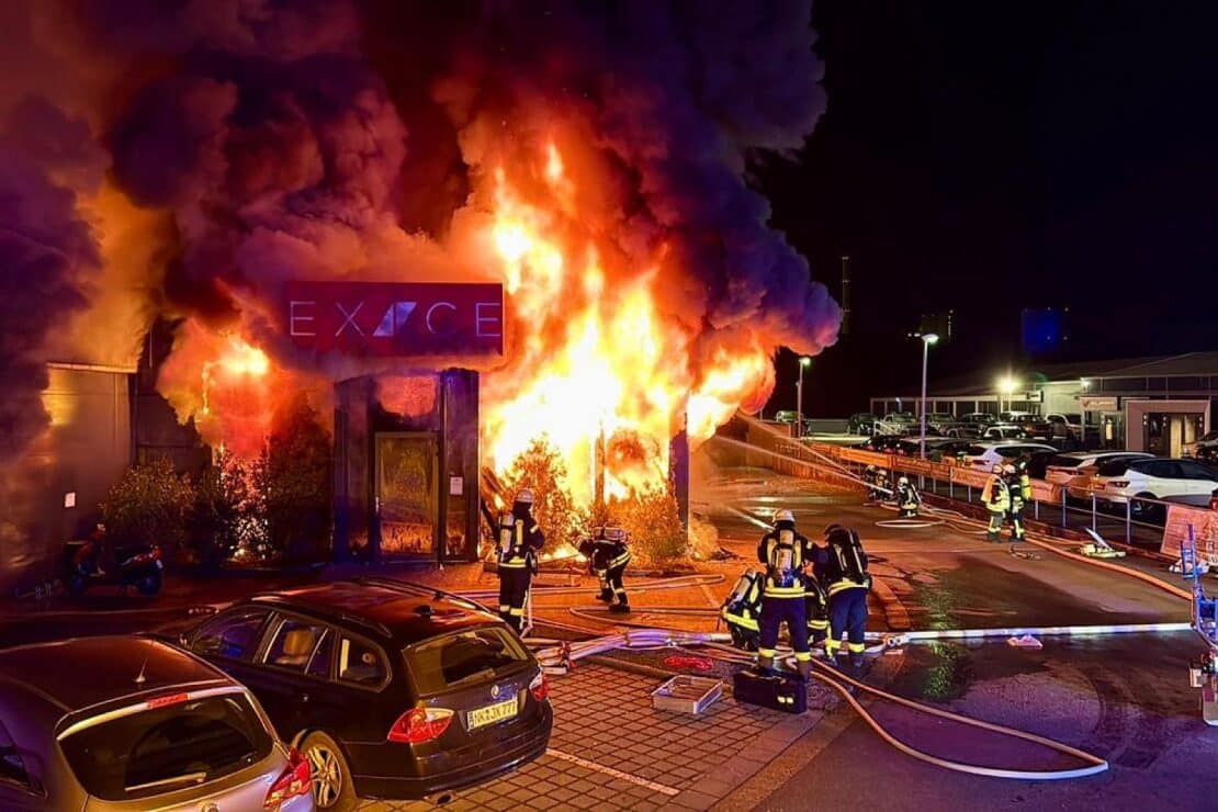 Großbrand zerstört Fitnessstudio in Neunkirchen-Wellesweiler