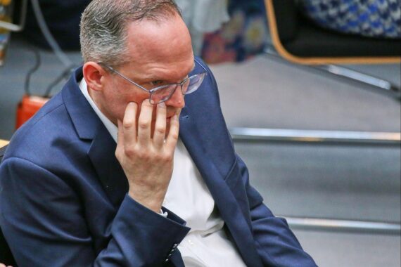 Sebastian Walter kritisiert Justizsenatorin Badenberg wegen Alleingang zur Staatsanwaltschaft.